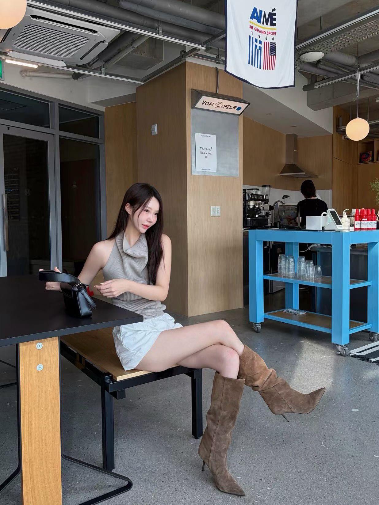 寬鬆高領美背坑條背心
